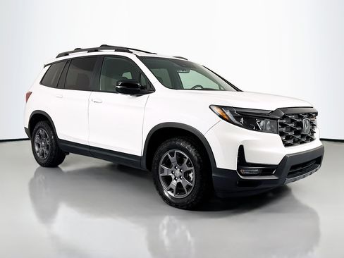 Certified 2024 Honda Passport TrailSport image 3