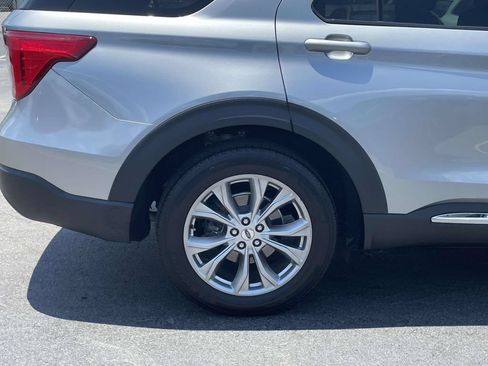 Used 2024 Ford Explorer XLT w/ Equipment Group 202A RWD image 9