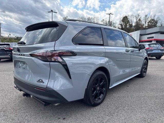 Used 2026 Toyota Sienna XLE Woodland Edition AWD/4WD image 23