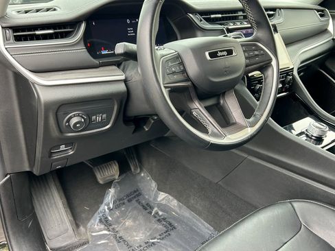 Used 2022 Jeep Grand Cherokee Limited AWD/4WD image 21