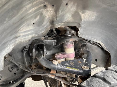 Used 2005 GMC Sierra 2500 SLT w/ Heavy-Duty Power Package image 12