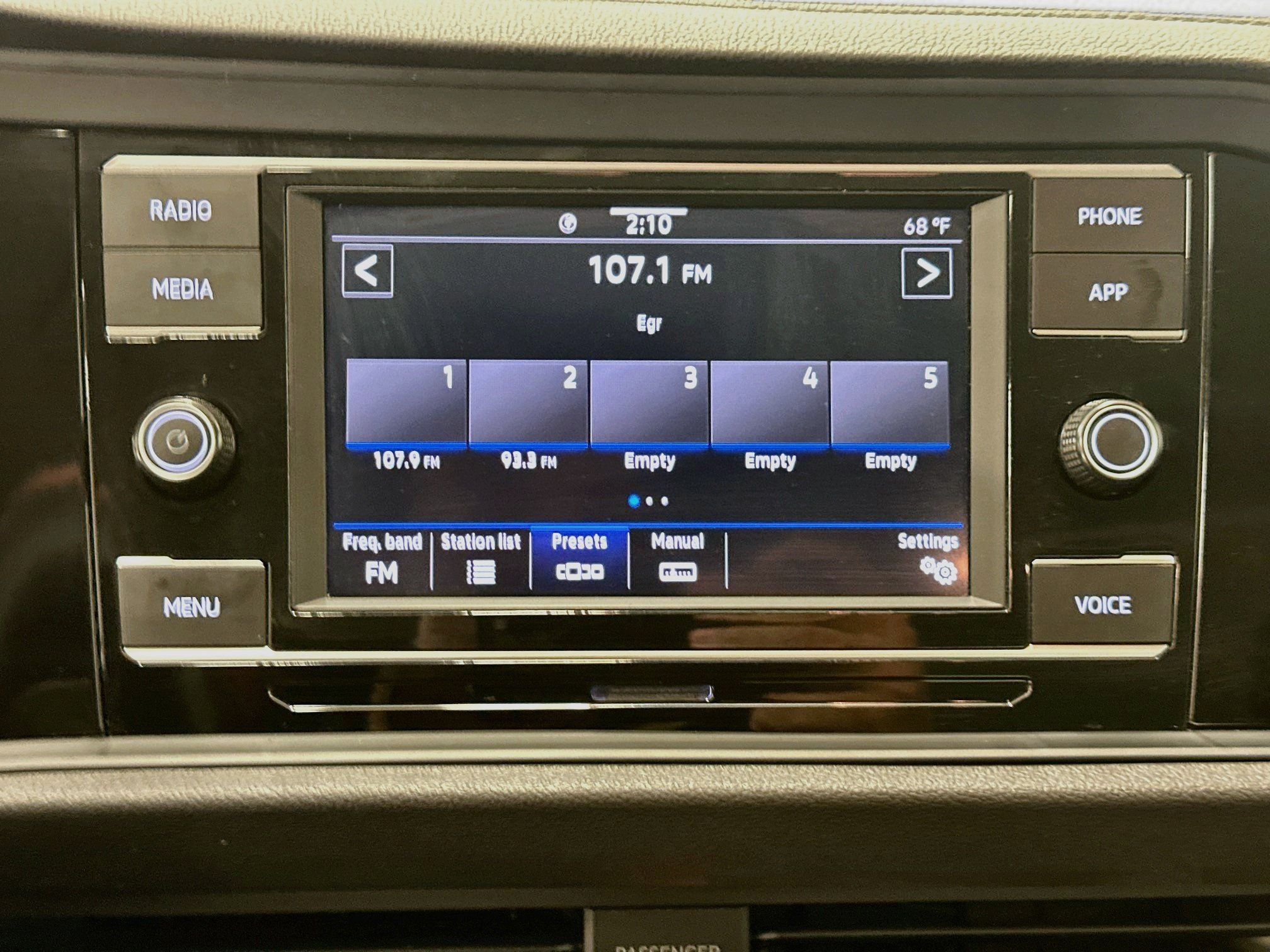 Used 2024 Volkswagen Jetta SE FWD image 21
