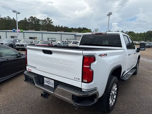 Used 2025 Chevrolet Silverado 2500 LTZ w/ LTZ Convenience Package image 4