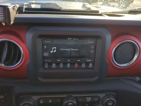 Used 2019 Jeep Wrangler Rubicon w/ Steel Bumper Group image 17