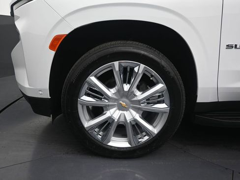 Used 2024 Chevrolet Suburban High Country w/ Advanced Technology Package RWD image 9