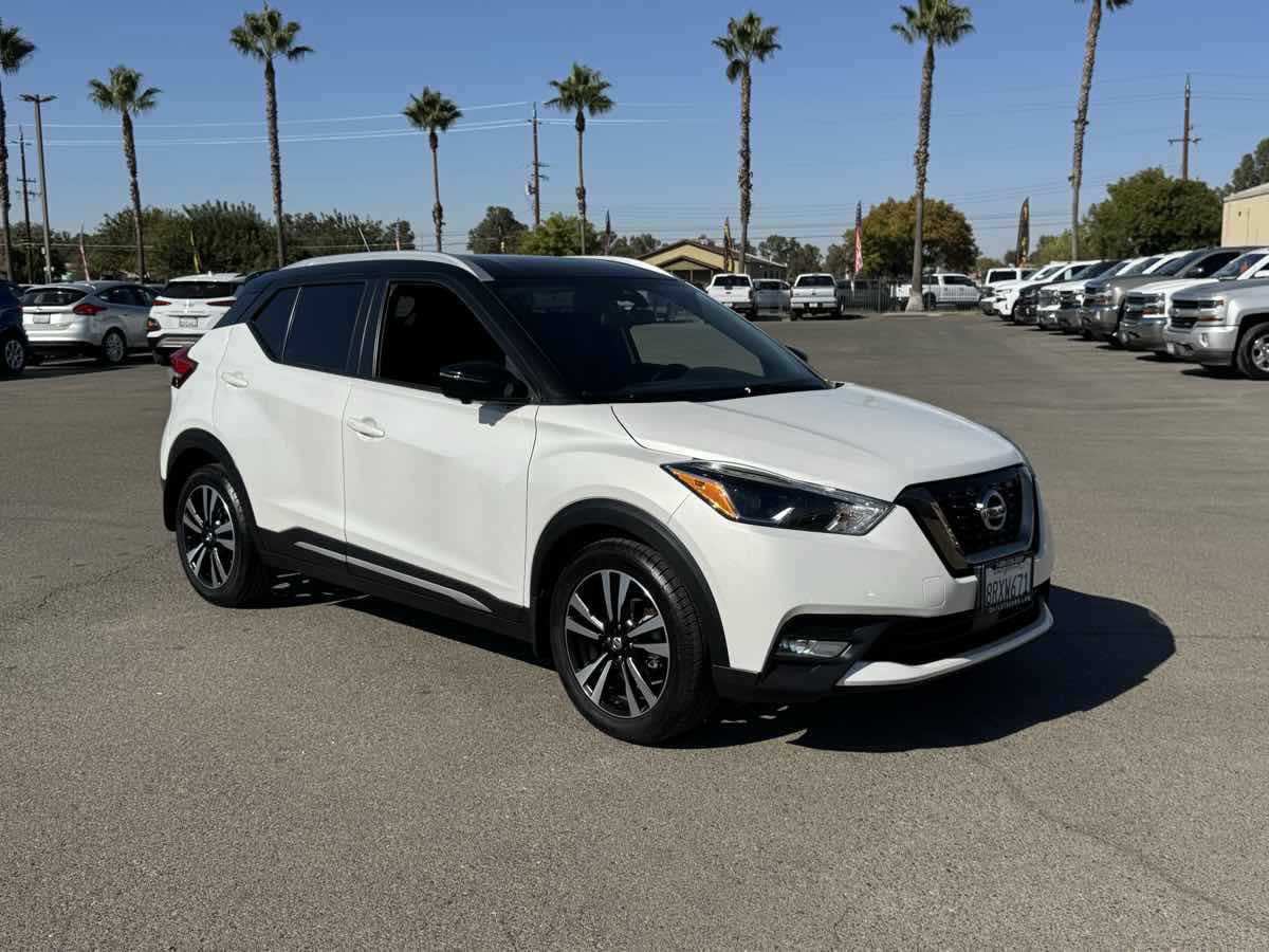 Used 2020 Nissan Kicks SR FWD image 2