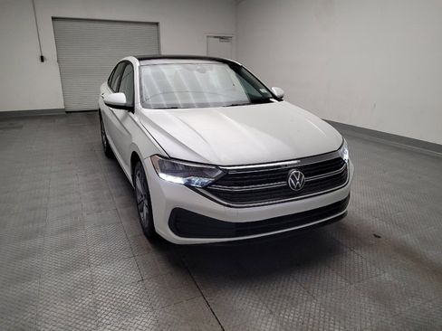 Used 2024 Volkswagen Jetta SE image 14