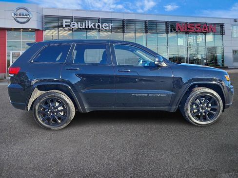 Used 2022 Jeep Grand Cherokee Laredo X image 7