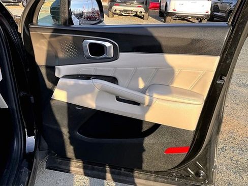 Used 2023 Kia Sorento SX Prestige w/ Panoramic Sunroof Package image 21