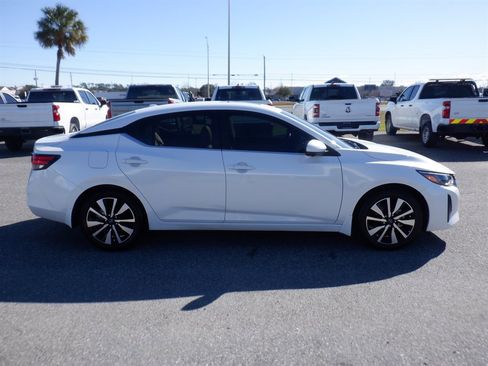 Used 2024 Nissan Sentra SV w/ SV Premium Package image 3