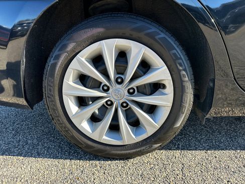 Used 2017 Toyota Camry SE image 17