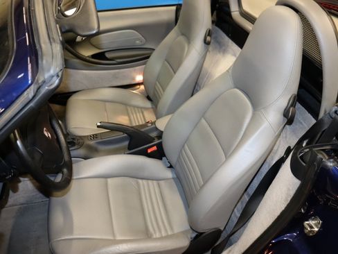 Used 2001 Porsche Boxster image 2