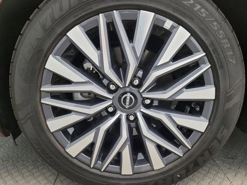 Used 2025 Nissan Altima 2.5 SV FWD image 31