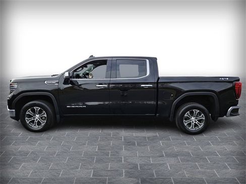 Used 2025 GMC Sierra 1500 SLT image 4