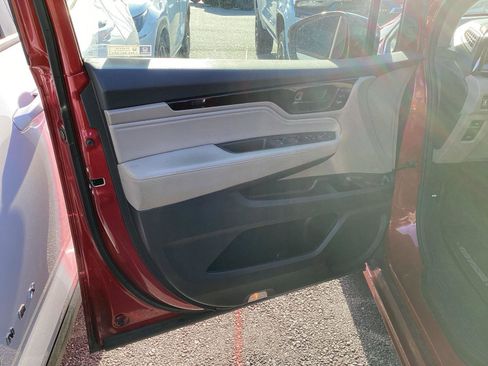 Used 2024 GMC Acadia Denali w/ Super Cruise Package FWD image 9