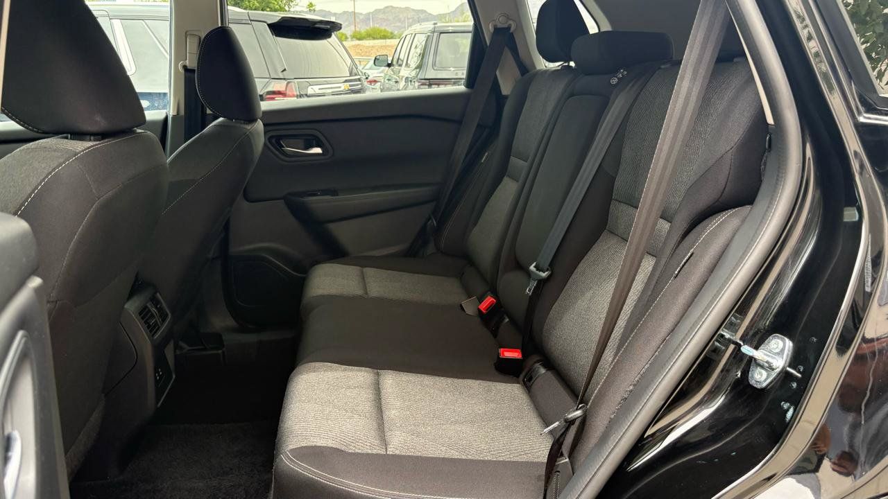 Used 2025 Nissan Rogue SV FWD image 29
