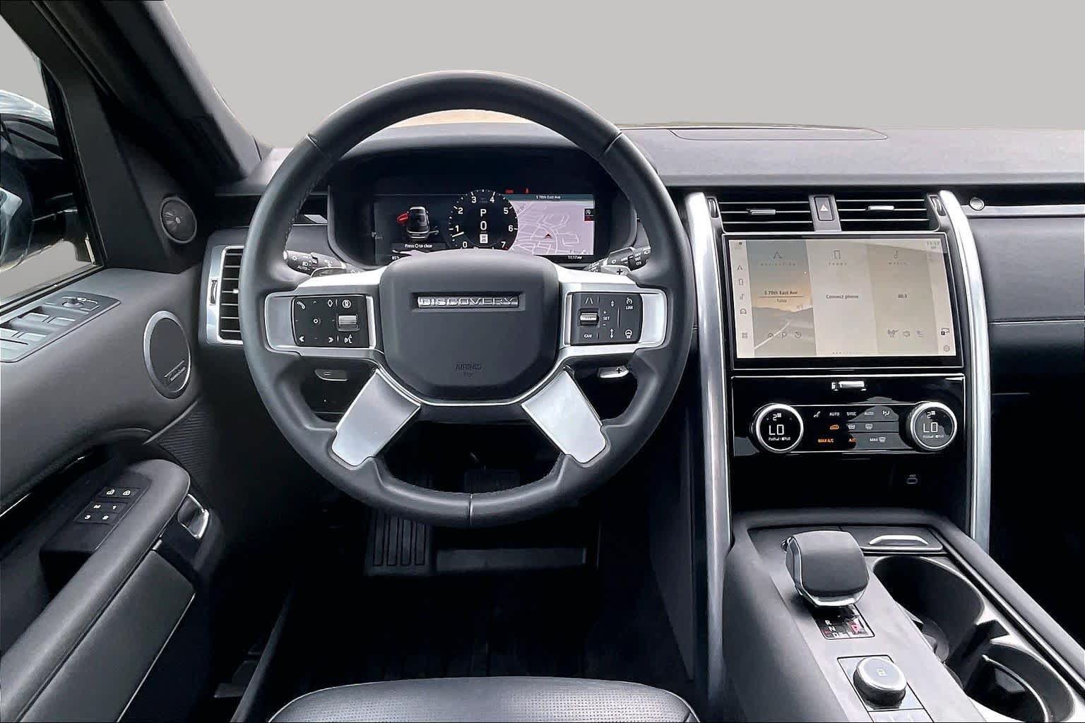 Used 2025 Land Rover Discovery S AWD/4WD image 6