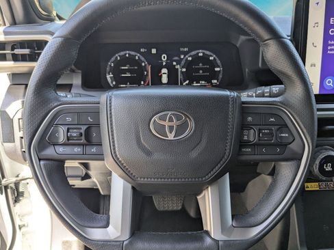 Used 2025 Toyota 4Runner Limited AWD/4WD image 9