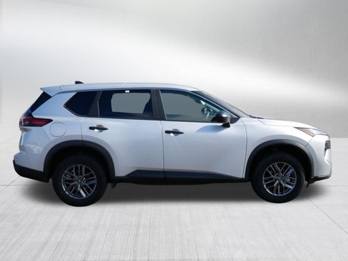 Used 2024 Nissan Rogue S AWD/4WD image 8