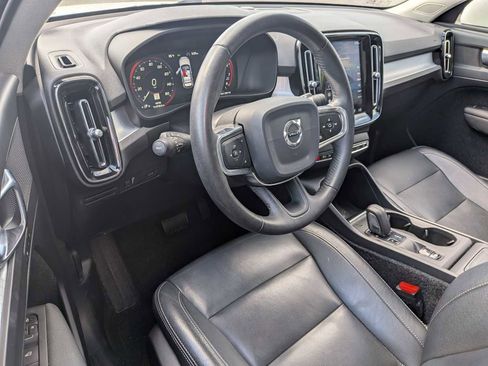 Used 2019 Volvo XC40 T5 Momentum AWD/4WD image 10