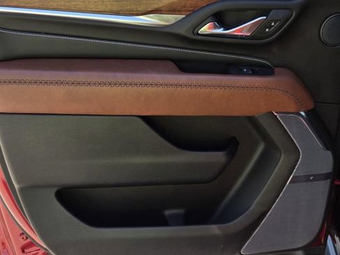 Used 2024 GMC Yukon XL Denali Ultimate AWD/4WD image 13