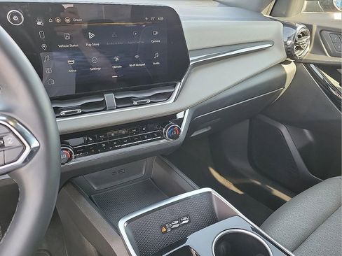 Used 2025 Chevrolet Equinox LT w/ Convenience Package II image 19