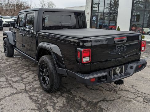 Used 2022 Jeep Gladiator Sport image 10