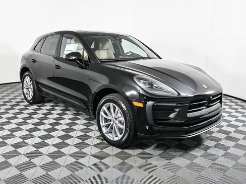Used 2026 Porsche Macan AWD/4WD image 28