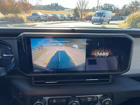 Used 2025 Jeep Wrangler Willys image 34