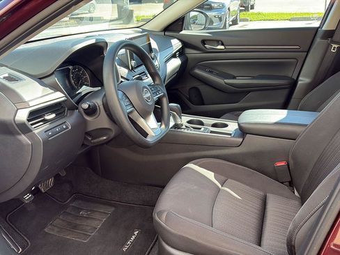Used 2025 Nissan Altima 2.5 SV FWD image 5