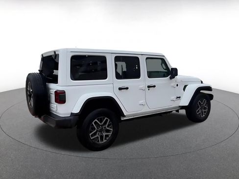 Used 2025 Jeep Wrangler Unlimited Sahara AWD/4WD image 7