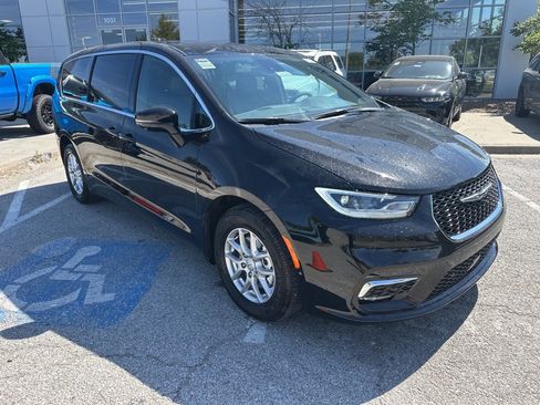 New 2026 Chrysler Pacifica Select image 6