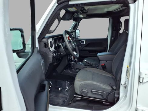 Used 2025 Jeep Wrangler Unlimited Sahara AWD/4WD image 21