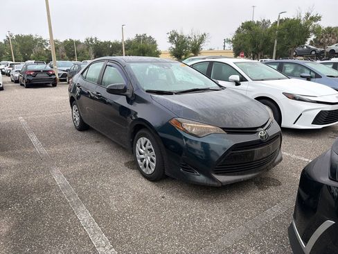 Used 2017 Toyota Corolla LE FWD image 4