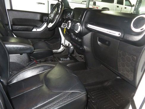 Used 2014 Jeep Wrangler Unlimited Sahara AWD/4WD image 34