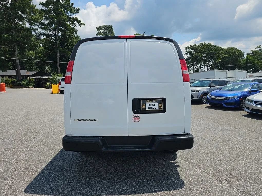 Used 2017 Chevrolet Express 3500 Extended RWD image 18
