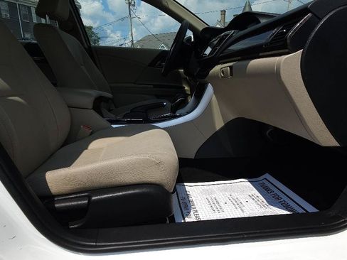 Used 2016 Honda Accord EX image 31