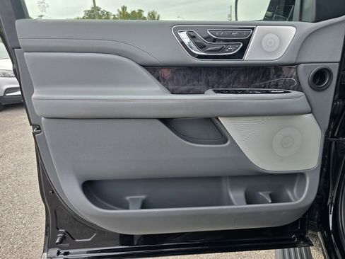 Used 2021 Lincoln Navigator Reserve image 14