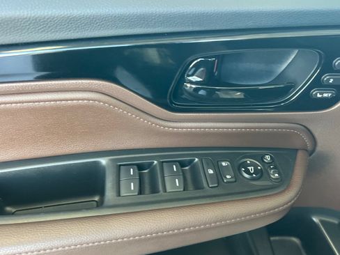 Used 2025 Honda Odyssey Elite image 8
