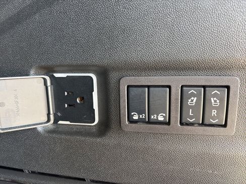 Used 2024 Chevrolet Suburban High Country AWD/4WD image 20