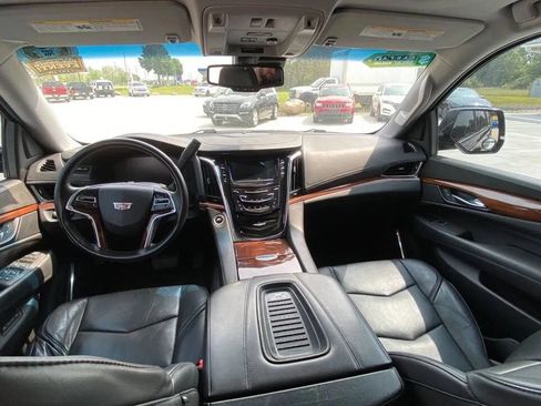 Used 2015 Cadillac Escalade Luxury image 18