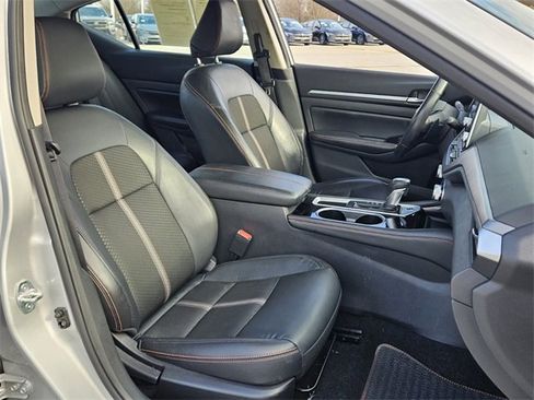 Used 2024 Nissan Altima 2.5 SR image 17