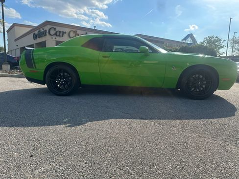 Used 2017 Dodge Challenger R/T Scat Pack RWD image 2