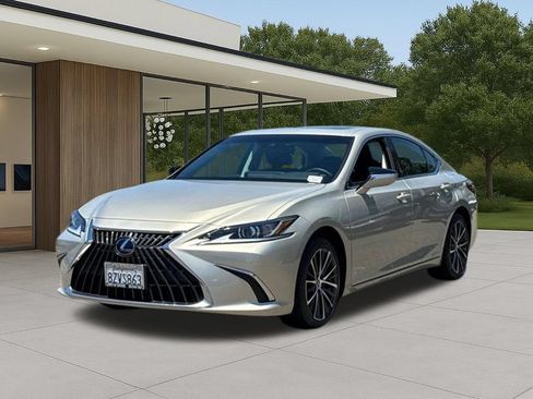 Used 2022 Lexus ES 300h w/ Premium Package FWD image 2