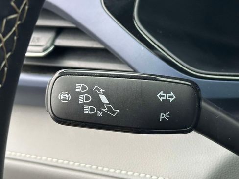 Used 2024 Volkswagen Taos SE image 29