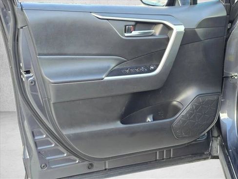 Used 2022 Toyota RAV4 XLE FWD image 12