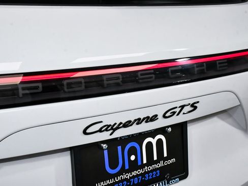 Used 2021 Porsche Cayenne GTS w/ Premium Package Plus AWD/4WD image 91