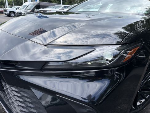 Used 2025 Toyota Camry SE FWD image 6