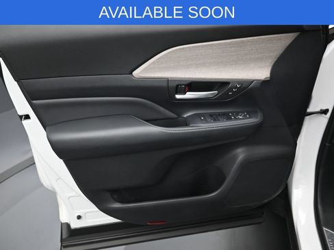 Used 2024 Toyota Grand Highlander AWD image 11