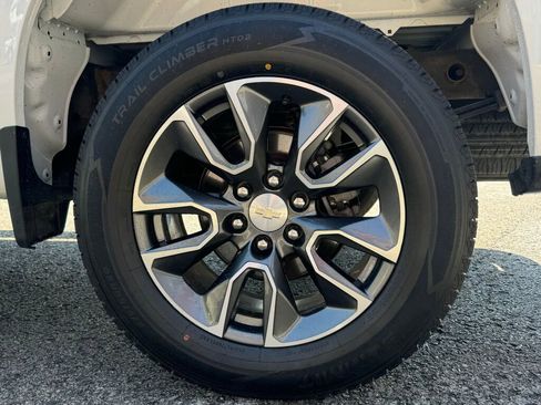 Used 2022 Chevrolet Silverado 1500 LT AWD/4WD image 10